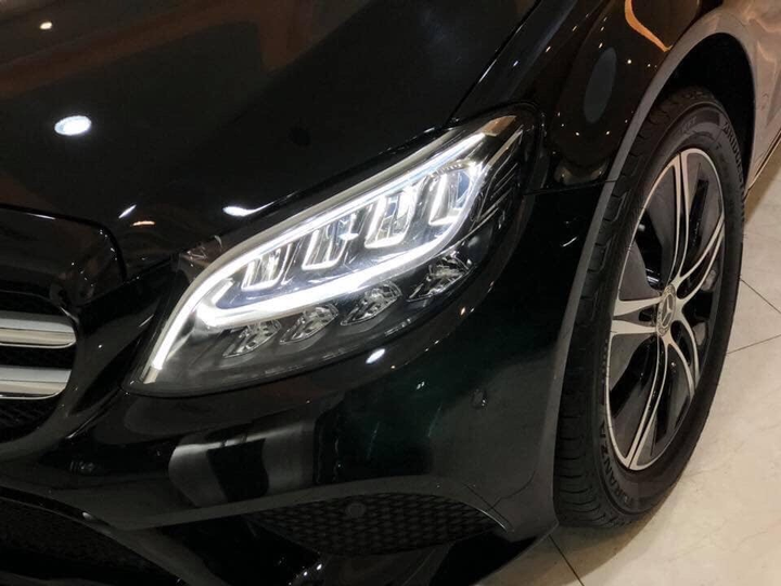 Giá rẻ, Mercedes C180 2020 có thay thế được C200? - 3