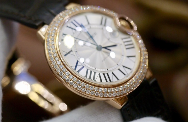 Nhân viên sân bay Nội Bài 'cầm nhầm' đồng hồ Cartier khách bỏ quên - 1