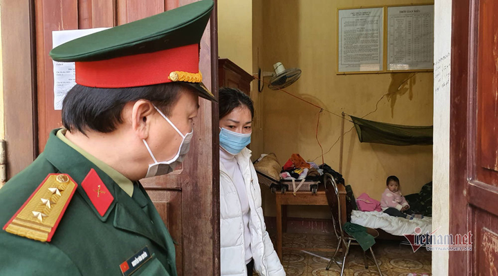 Cháu bé nhỏ tuổi nhất trong khu cách ly phòng dịch corona tại Lạng Sơn - 2