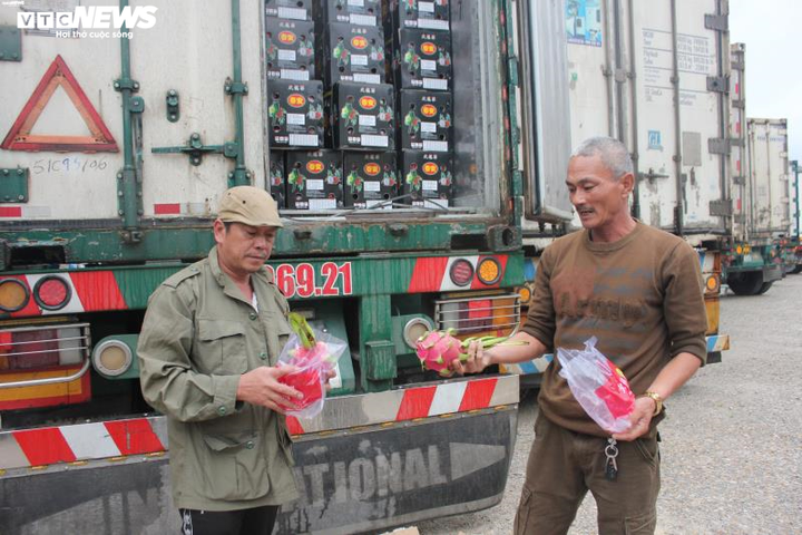 Giải cứu nông sản do virus corona: 111 conainer thông quan qua cửa khẩu Hữu Nghị - 1