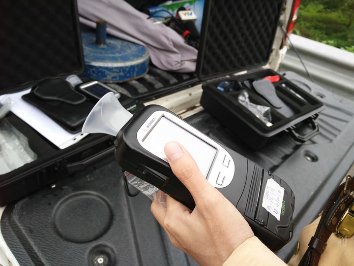 Cục CSGT tạm dừng sử dụng phễu thổi khi đo nồng độ cồn trong thời gian dịch corona - 1