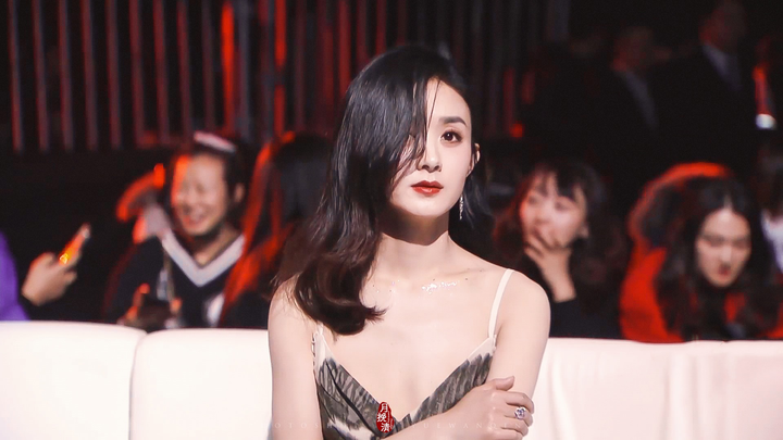 Nhan sắc 'gái một con trông mòn con mắt' của Triệu Lệ Dĩnh - 6