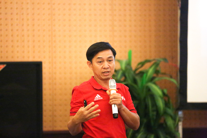 Trưởng Ban trọng tài Dương Văn Hiền: 'Nhiều cầu thủ V-League lười học luật bóng đá mới' - 2