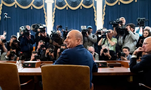 Tổng thống Trump sa thải 2 nhân chứng chống lại ông khi luận tội - 1