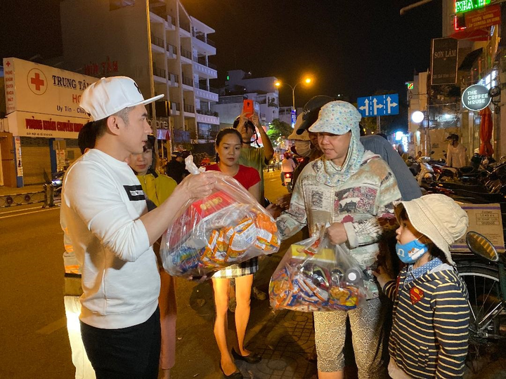 Bị hủy 12 show vì dịch corona, Đan Trường về Mỹ vì sợ vợ con lo lắng - 3