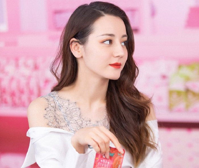 Địch Lệ Nhiệt Ba đang sớm hết thời ở tuổi 28? - 4