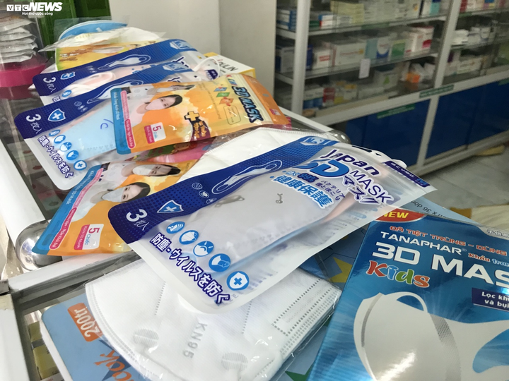 Khẩu trang, nước sát trùng tiếp trục khan hàng - 1