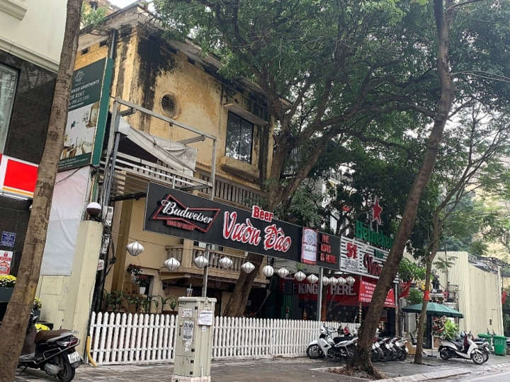 Hàng loạt biệt thự cổ ở Hà Nội bị 'băm nát' - 1