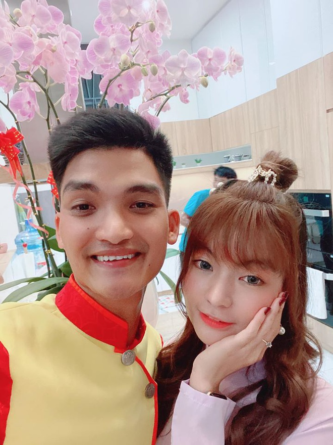 Mạc Văn Khoa và bạn gái làm phù dâu, phù rể ở lễ cưới Duy Mạnh - 1