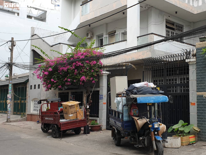 Rơi thang máy trong khu trọ, 3 người thương vong - 1