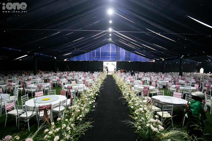 Rạp cưới trên sân bóng làng của Duy Mạnh - Quỳnh Anh - 4