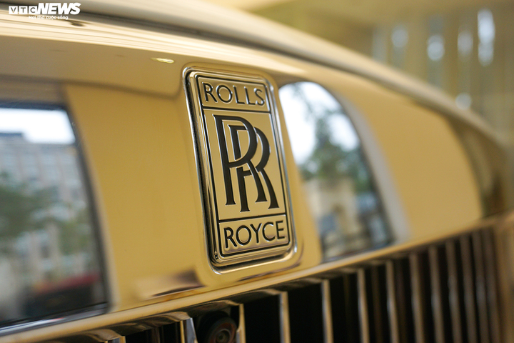 Cận cảnh Rolls-Roys Cullinan chính hãng đầu tiên được thiết kế riêng cho đại gia Việt - 4