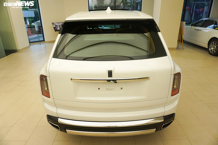 Cận cảnh Rolls-Roys Cullinan chính hãng đầu tiên được thiết kế riêng cho đại gia Việt - 8