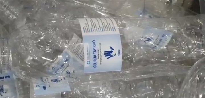 Phát hiện một cơ sở mua cồn 90 độ pha với nước làm dung dịch sát khuẩn - 1