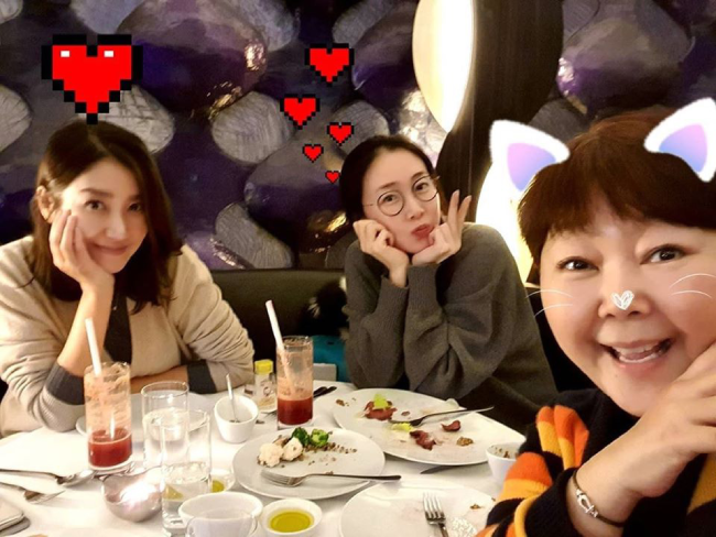 Choi Ji Woo bầu 7 tháng vẫn thon gọn - 1