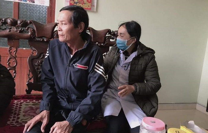 Ảnh: Dân Quảng Ninh dọn vệ sinh, xử lý môi trường để chống dịch nCoV - 1