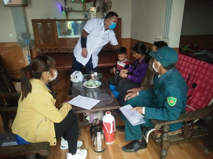 Ảnh: Dân Quảng Ninh dọn vệ sinh, xử lý môi trường để chống dịch nCoV - 3