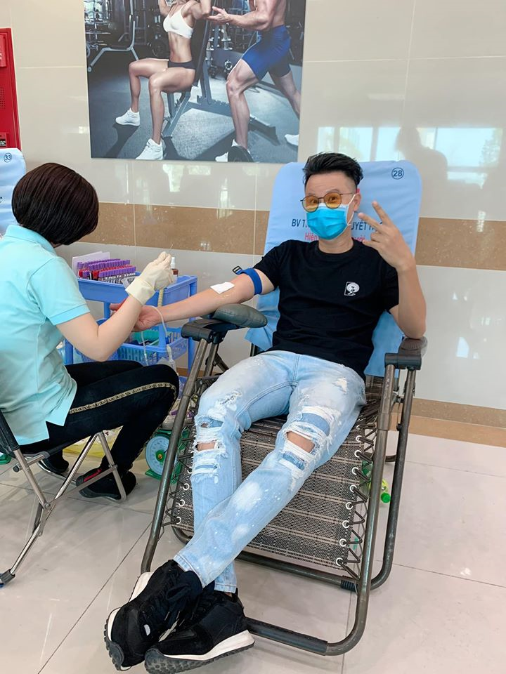 Ngân hàng máu thiếu hụt vì dịch corona, Tuấn Hưng và Hoàng Bách lập tức có hành động ý nghĩa - 3