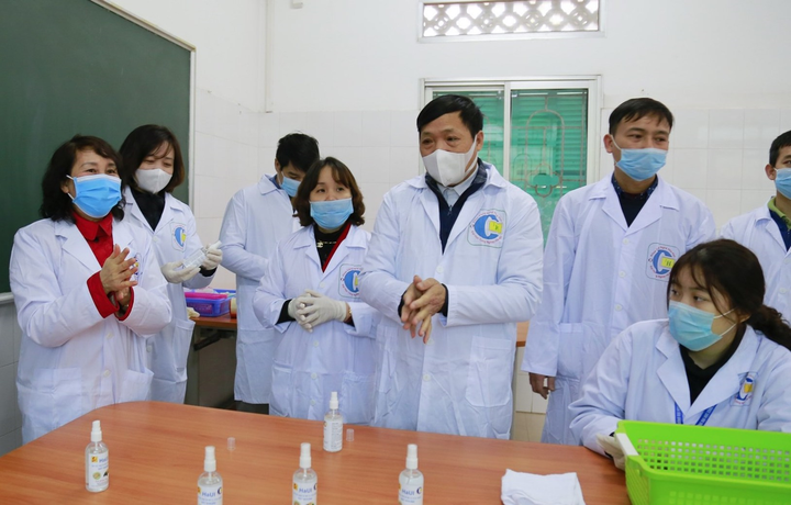 Trường Đại học Công nghiệp Hà Nội sản xuất nước rửa tay phục vụ hơn 30.000 sinh viên - 2