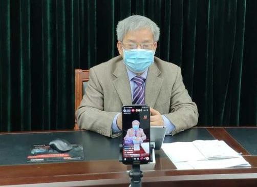 Hiệu trưởng phát trực tiếp trên mạng nhắc nhở sinh viên về nCoV - 1