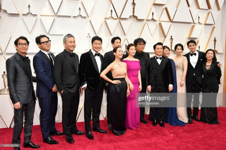 ‘Nữ hoàng cảnh nóng’ khoe sắc trên thảm đỏ Oscar 2020 - 1