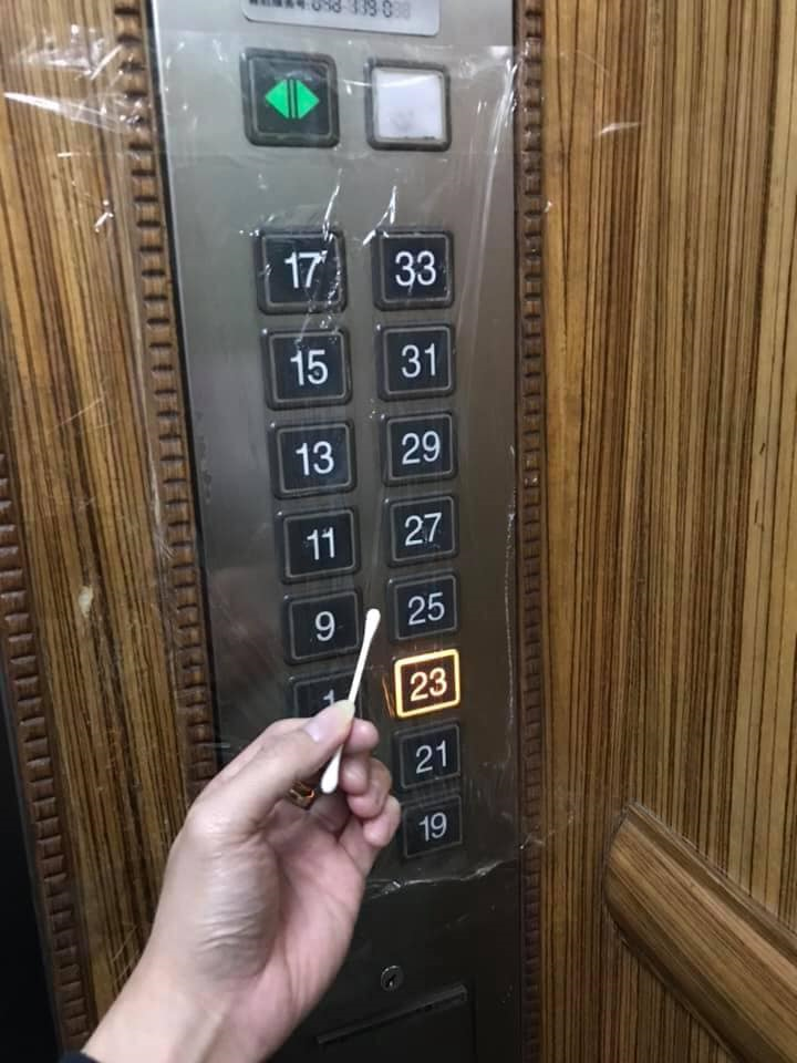 Dân mạng chia sẻ cách đi thang máy chống lây nhiễm virus corona - 3