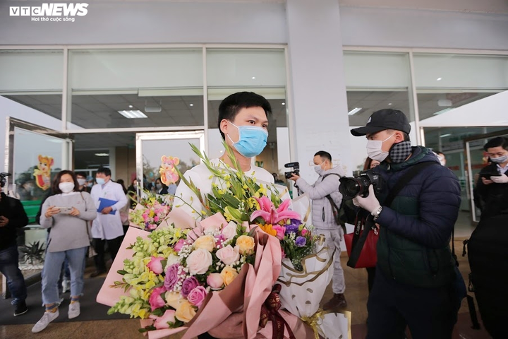 Thứ trưởng Bộ Y tế: Bệnh viện cần sớm tìm ra phác đồ hữu hiệu nhất cho người nhiễm virus corona - 3