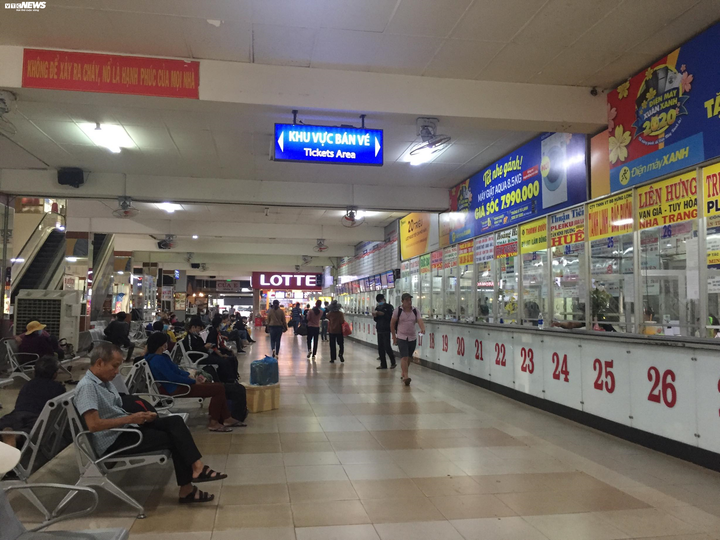 TP.HCM phun thuốc khử trùng nhà ga, bến xe hằng ngày trong 2 tuần - 1