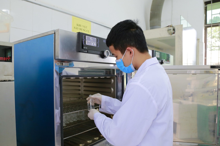 Trường Đại học Công nghiệp Hà Nội sản xuất nước rửa tay phục vụ hơn 30.000 sinh viên - 4