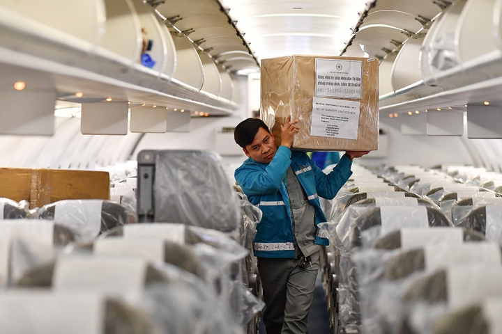 Hình ảnh ít biết trước khi chuyến bay đặc biệt của Vietnam Airlines cất cánh - 10