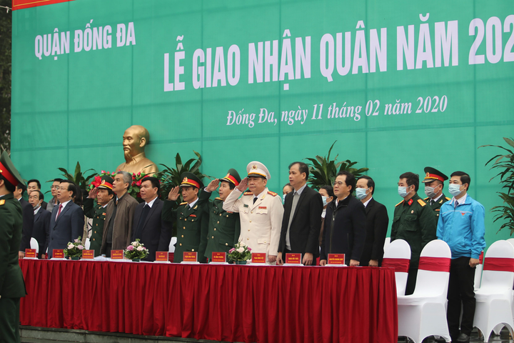 Ảnh: Tân binh Hà Nội được phát khẩu trang, đo thân nhiệt phòng dịch nCoV trong ngày nhập ngũ - 5