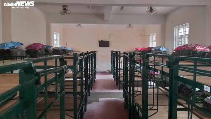 Cận cảnh nơi tiếp nhận hơn 300 người trở về từ Trung Quốc - 4