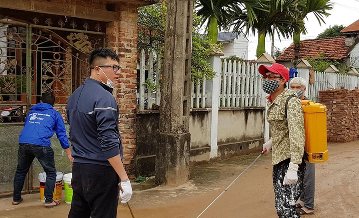 Lập 8 chốt kiểm tra thân nhiệt vùng ‘tâm dịch’ virus corona tại Vĩnh Phúc - 2