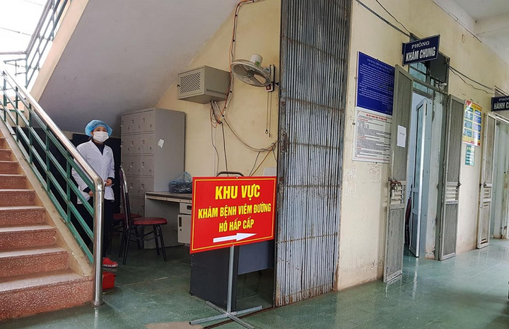 Lập 8 chốt kiểm tra thân nhiệt vùng ‘tâm dịch’ virus corona tại Vĩnh Phúc - 3