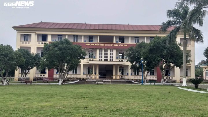 Cận cảnh nơi tiếp nhận hơn 300 người trở về từ Trung Quốc - 1