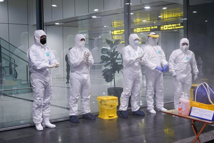 9 tiếng không ăn uống, không đi vệ sinh của phi hành đoàn VNA trên chuyến bay đặc biệt - 2