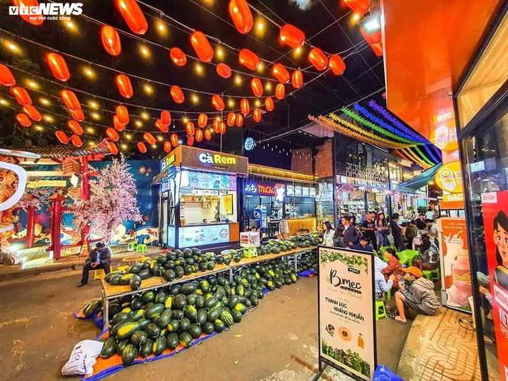 Giải cứu dưa hấu theo kiểu 'lấy tùy thích, tiền tùy tâm' - 3