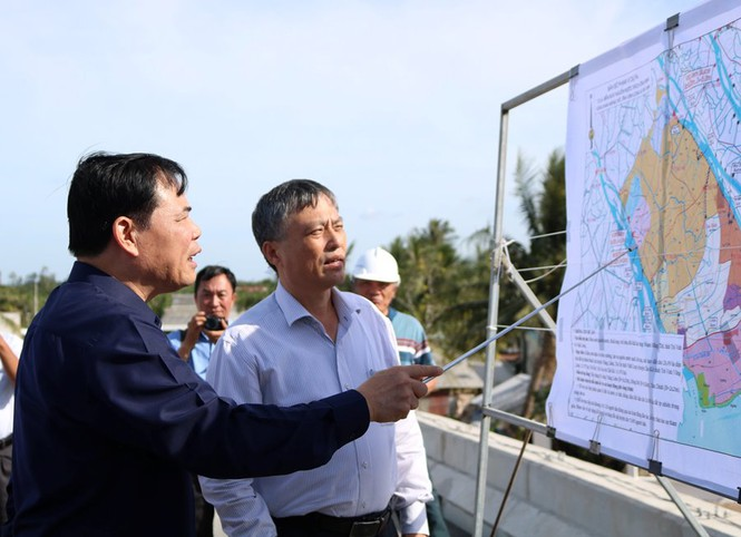Hạn, mặn khốc liệt ở ĐBSCL: Ruộng nứt toác, kênh trơ đáy - 14