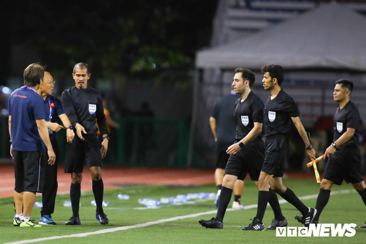 HLV Park Hang Seo phải kiềm chế, đừng khiến tuyển Việt Nam mất chiến tướng - 2