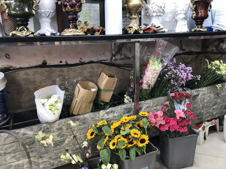 Valentine năm nay vắng bóng hoa Trung Quốc, cửa hàng lo thua lỗ - 2