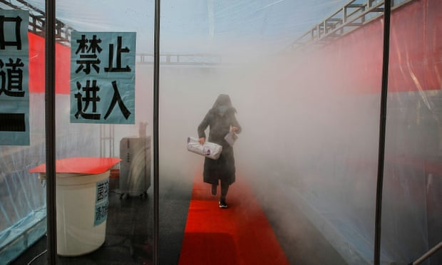 Hàng chục ca nhiễm mới Covid-19 liên quan đến một trung tâm bách hóa ở Trung Quốc - 1