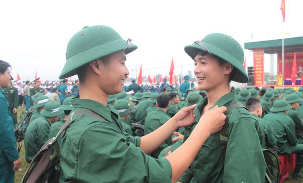 Hơn 3.000 thanh niên Nghệ An lên đường nhập ngũ - 1