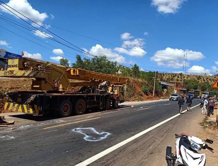 Tai nạn liên tiếp khiến 5 xe dính nhau, QL14 tắc nghẽn nhiều giờ - 5