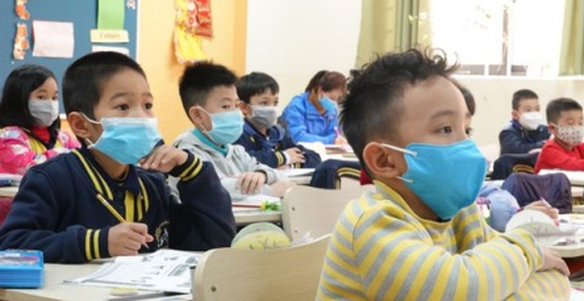 Bộ Y tế: Giáo viên, học sinh đến trường học không cần phải đeo khẩu trang - 1