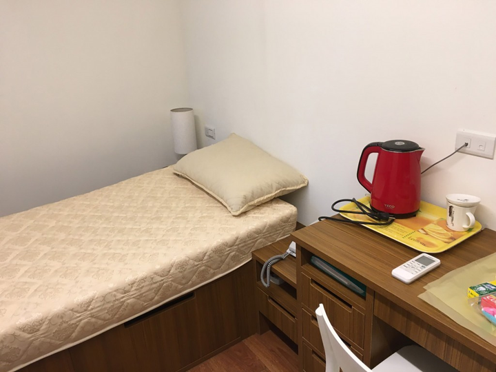 Rời phòng cách ly để hút thuốc cho thư thái, du khách bị phạt gần 8 triệu đồng - 1