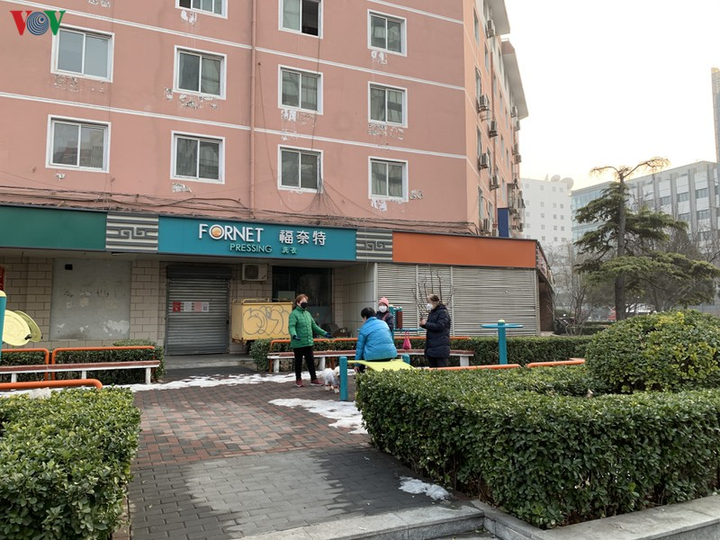 Ảnh: Đường phố Bắc Kinh vắng lặng vì dịch Covid-19 - 19