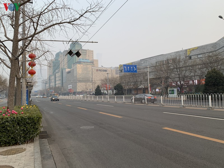 Ảnh: Đường phố Bắc Kinh vắng lặng vì dịch Covid-19 - 1