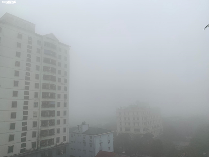 Vì sao sương mù đặc quánh liên tục bao trùm Hà Nội? - 1