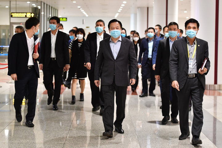 Kiểm tra công tác chống dịch Covid-19 tại sân bay Nội Bài - 1