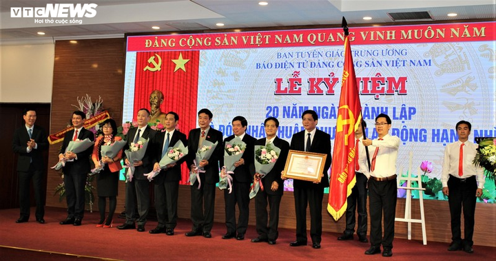 Báo điện tử Đảng Cộng sản Việt Nam đón nhận Huân chương Lao động hạng Nhì - 3